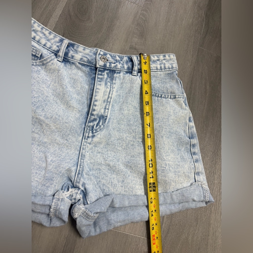 High Waisted Light Wash Denim Shorts 90s Mom Style Rolled Hem Women’s Size Large - Picture 7 of 8